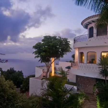 In El With Pool - F1075 Villa