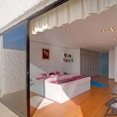 Villa In El With Pool - F1075