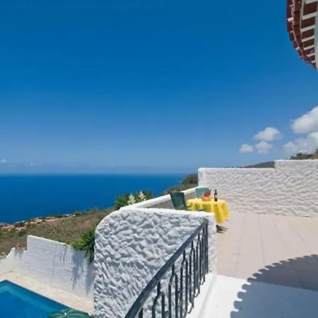 In El With Pool - F1075 Villa